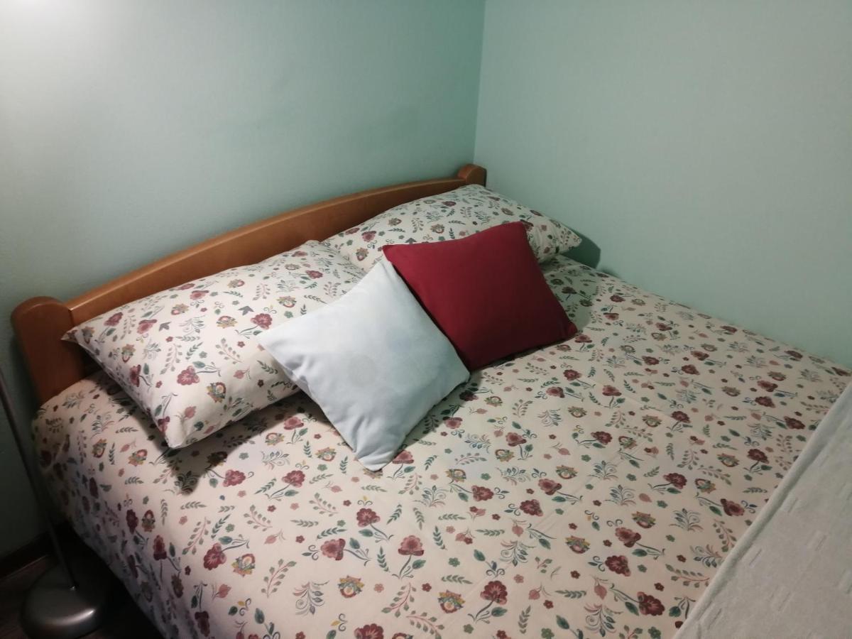 Airport Apartment T&T Surcin Екстер'єр фото