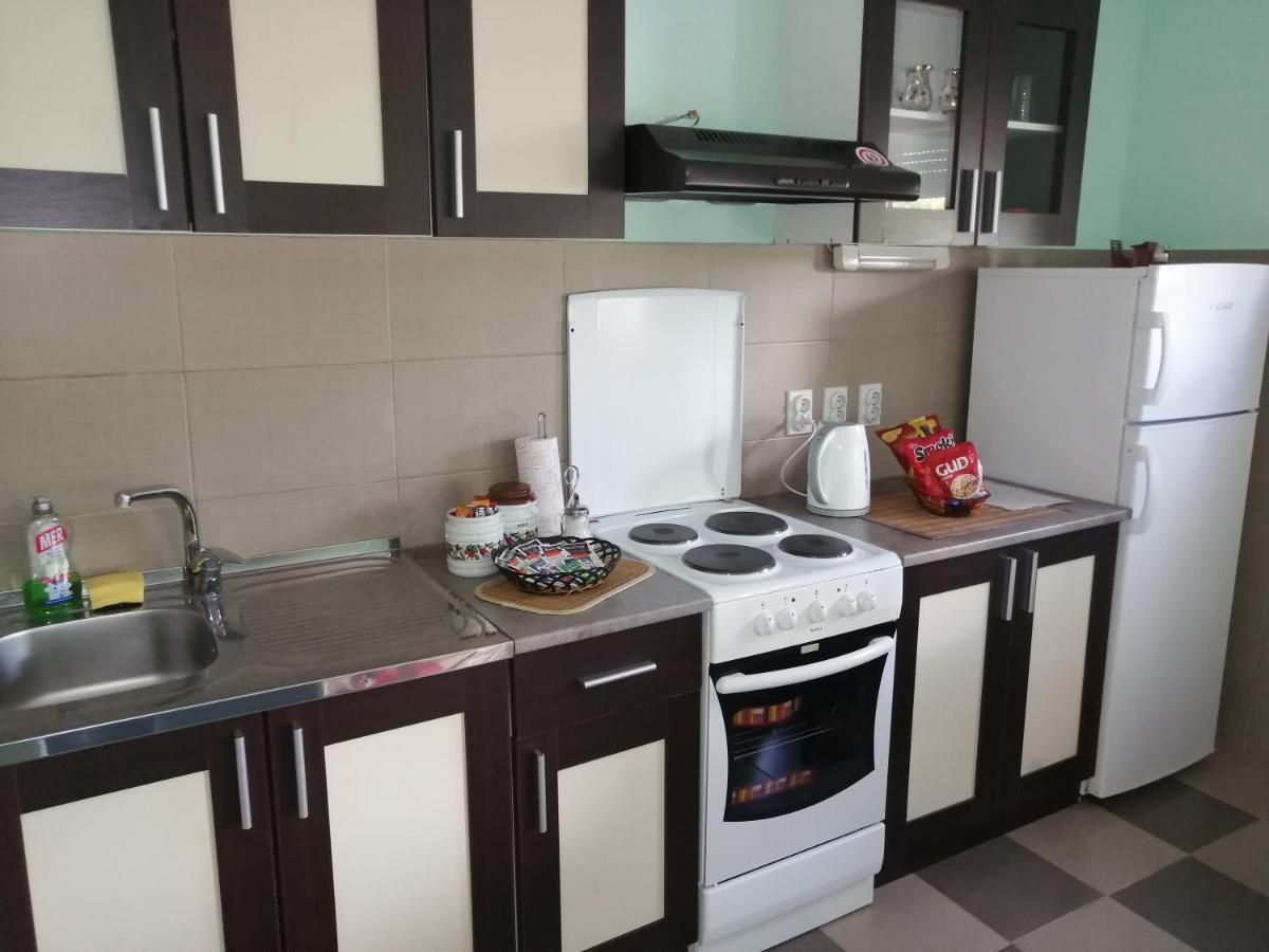 Airport Apartment T&T Surcin Екстер'єр фото