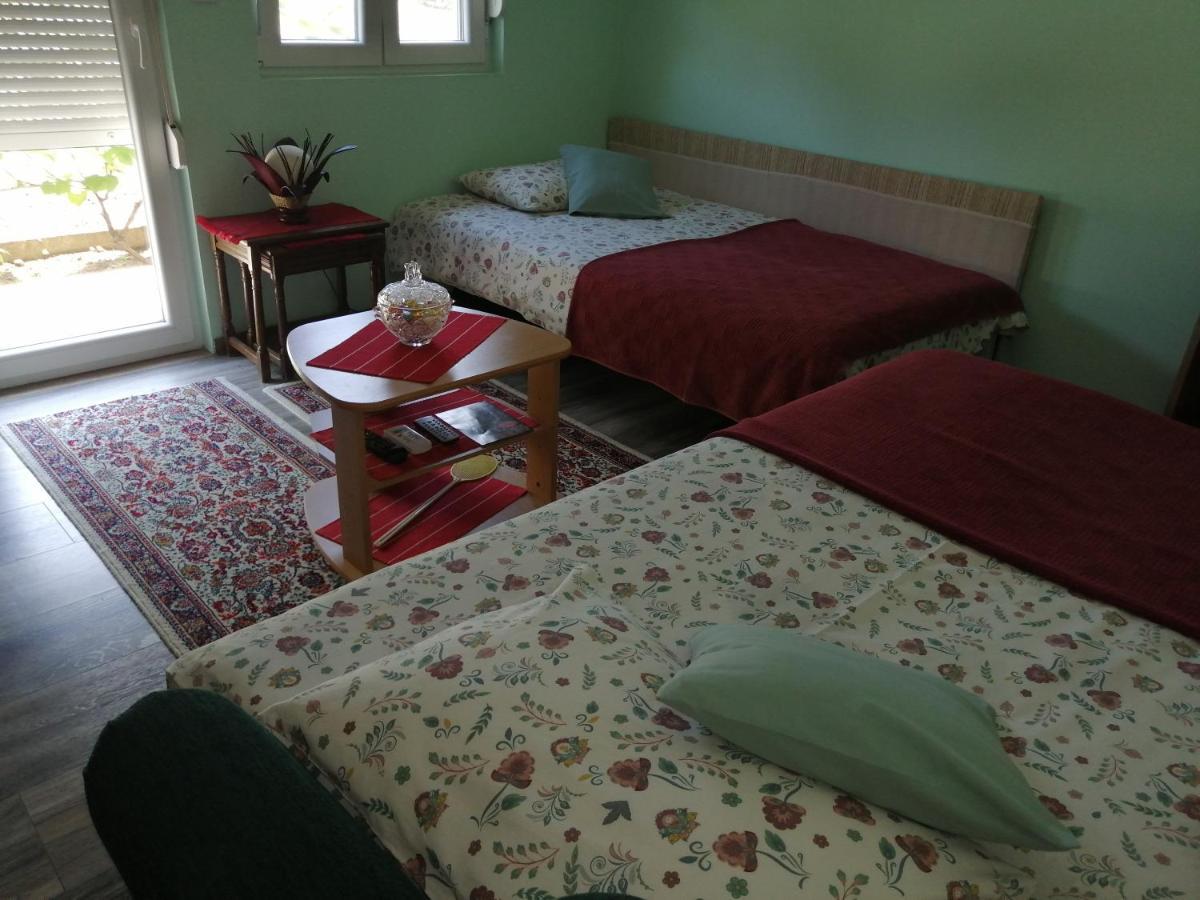 Airport Apartment T&T Surcin Екстер'єр фото